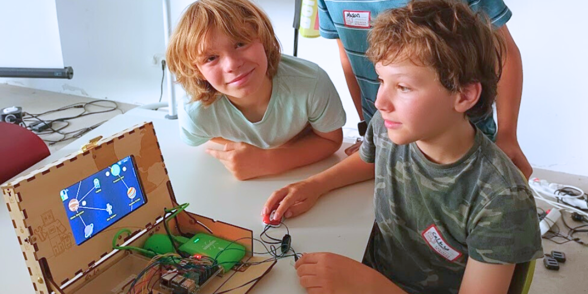 Kids Learning Programming in an Educational STEM Environment